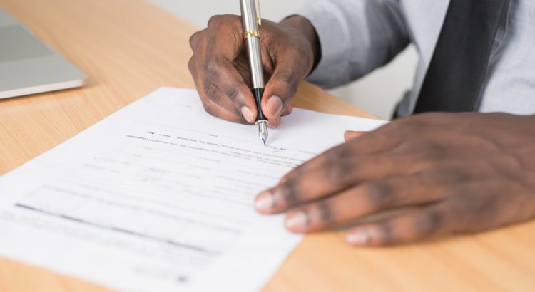 Afinal, a ficha nacional de registro de hóspedes ainda é necessária?